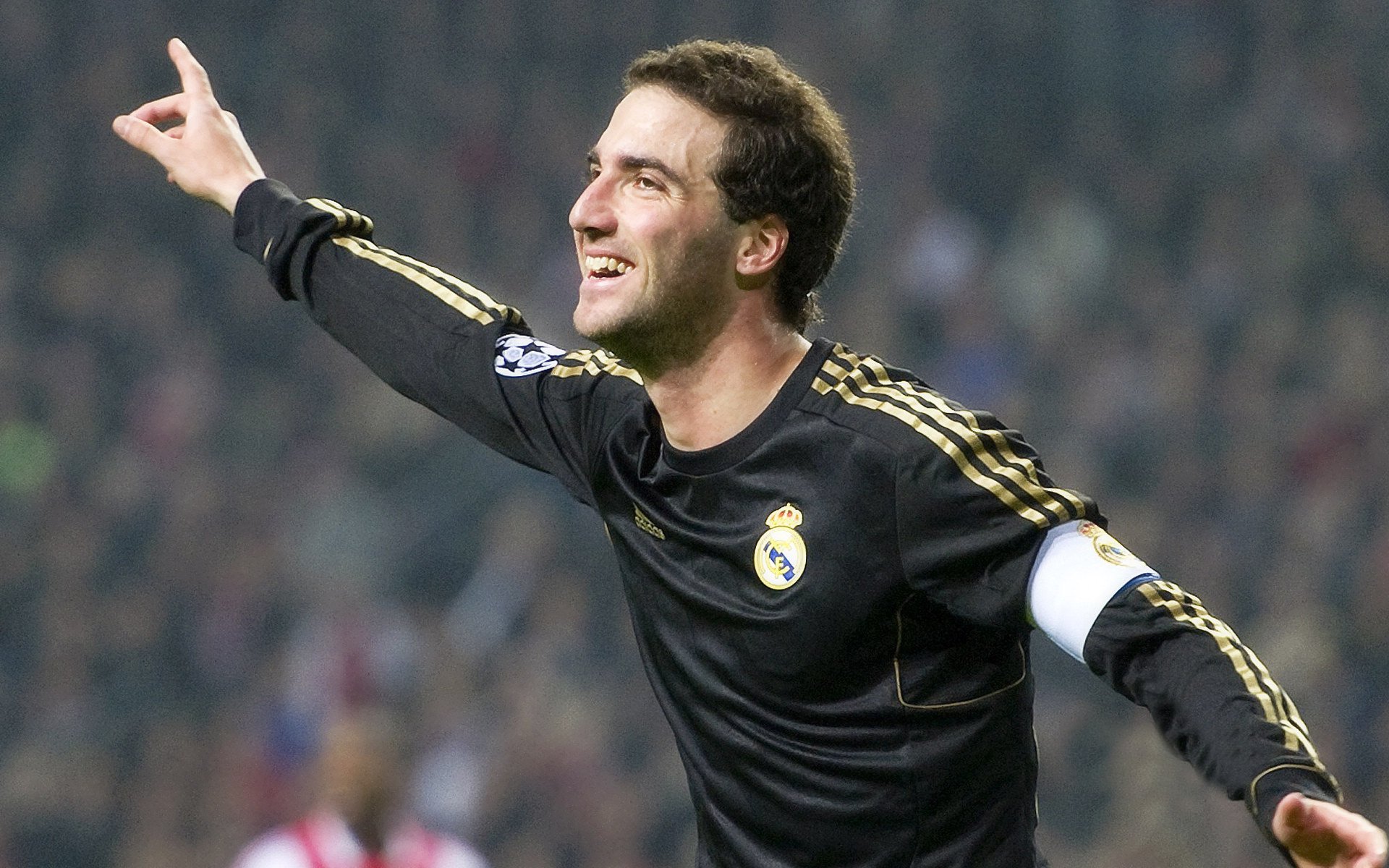 足球热情释放，赛场上的辉煌战绩，足球比赛瞬间